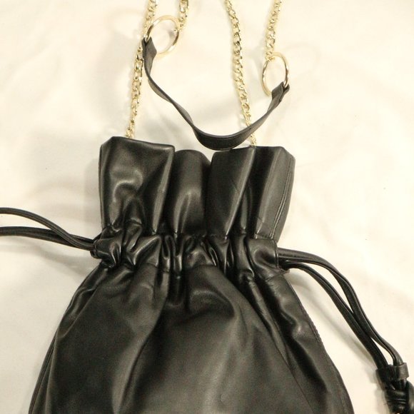 WHO WHAT WEAR Black Vegan Leather Drawstring Bucket Purse NEW - Picture 2 of 8